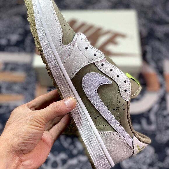 Travis Scott x Air Jordan 1 Low Golf 'Neutral Olive' - Picture 7 of 9